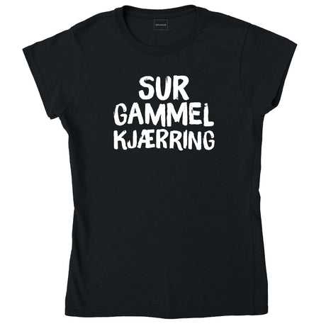 Sur Gammel Kjærring – dame T-skjorte – sort – Gildan 64000L